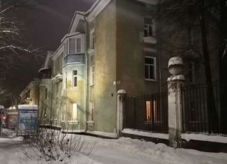 Двухкомнатная квартира в аренду, 62 м2, Глазов, Советская улица, 3