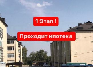 Продаю 1-комнатную квартиру, 32 м2, Нальчик, улица Тарчокова, 58, район Горная