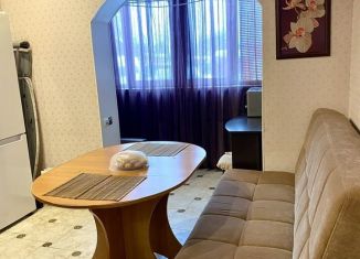 Продаю 1-ком. квартиру, 40 м2, Конаково, улица Александровка, 3