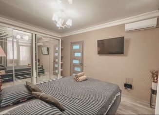 Продам 1-комнатную квартиру, 44 м2, Краснодар, улица имени Сергея Есенина, 135, ЖК Лучезарный