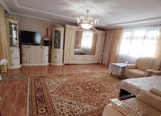 3-комнатная квартира на продажу, 90 м2, посёлок городского типа Заводской, улица Строителей