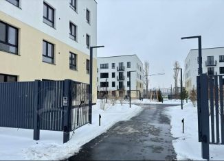 Продается 2-ком. квартира, 56 м2, Тюмень, Калининский округ, ​улица Александра Звягина, 10