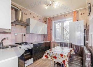 Продается 3-комнатная квартира, 61 м2, Курган, улица Карельцева, 84