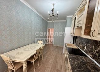 Продам 3-комнатную квартиру, 70 м2, Грозный, микрорайон Ипподромный, улица А.А. Айдамирова, 141к8