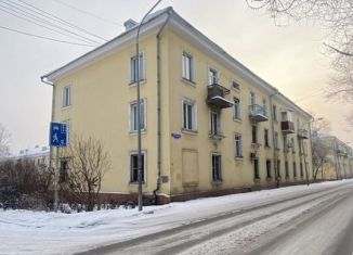 Продается 2-комнатная квартира, 60.2 м2, Новокузнецк, улица Петракова, 52