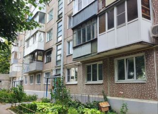 Продажа трехкомнатной квартиры, 70 м2, Армавир, улица Островского, 53