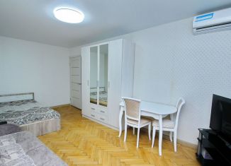 Аренда 1-ком. квартиры, 32 м2, Ялта, улица Сеченова, 16