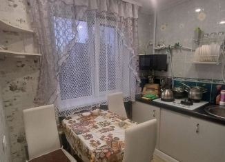 Сдаю в аренду 2-ком. квартиру, 48 м2, Сланцы, улица Максима Горького, 18А