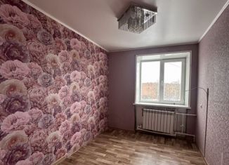 Продается 3-комнатная квартира, 49 м2, Гуково, улица Карла Маркса, 45