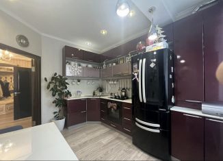 Продам 2-ком. квартиру, 56 м2, Горячий Ключ, Спортивная улица, 46