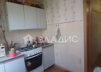 Сдам в аренду 2-ком. квартиру, 54 м2, Лакинск, улица 21-го Партсъезда, 19