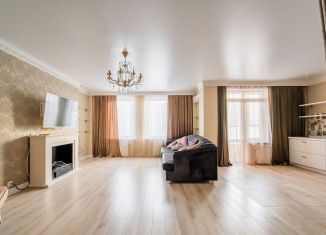 Сдам 3-ком. квартиру, 90 м2, Екатеринбург, улица Татищева, 49