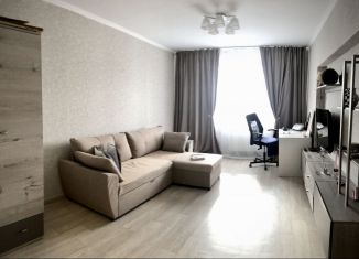 Продажа 2-ком. квартиры, 55 м2, Москва, Гвардейская улица, 1