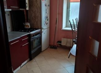 Сдается 2-комнатная квартира, 50 м2, Лобня, улица Комиссара Агапова, 10