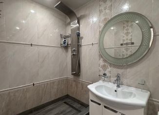 Продается 3-ком. квартира, 80 м2, Карачаево-Черкесия, улица Умара Алиева, 4