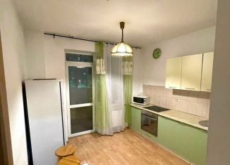 Сдается 1-ком. квартира, 36 м2, Екатеринбург, улица 8 Марта, 167