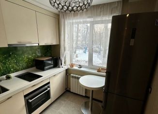 Сдача в аренду 2-ком. квартиры, 52 м2, Владивосток, улица Кутузова, 4, Советский район