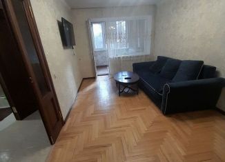 Сдам в аренду 2-ком. квартиру, 70 м2, Кисловодск, Главная улица, 9