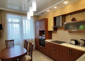 Сдам 3-ком. квартиру, 85 м2, Пенза, Красная улица, 49