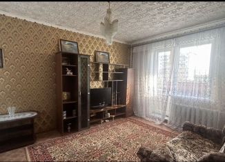 Сдается трехкомнатная квартира, 67 м2, Щёкино, улица Емельянова, 63