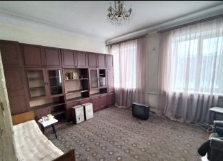 Сдается в аренду двухкомнатная квартира, 83 м2, Ревда, улица Жуковского, 23