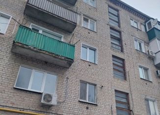 Продам двухкомнатную квартиру, 43.4 м2, Петровск, Советская улица, 100