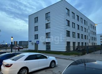 Продам 3-ком. квартиру, 60.4 м2, Тюмень, ЖК Скандиа Квартал у Озера, улица Алексея Сергиенко, 9