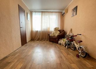 Продаю 3-ком. квартиру, 56 м2, Балаково, Коммунистическая улица, 125