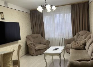 Продам трехкомнатную квартиру, 77 м2, Окуловка, улица Островского