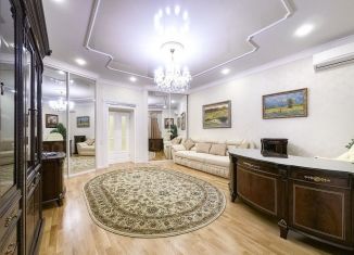 Сдается двухкомнатная квартира, 80 м2, Екатеринбург, улица Воеводина, 4, улица Воеводина