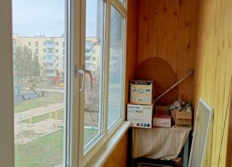 Продается двухкомнатная квартира, 52 м2, посёлок городского типа Красногвардейское, улица 50 лет Октября, 25