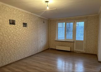 Продаю четырехкомнатную квартиру, 68 м2, Белореченск, улица Чапаева, 32
