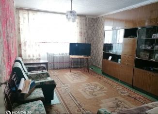 Продаю 2-комнатную квартиру, 47.6 м2, рабочий посёлок Комсомольский, 1-й микрорайон, 37