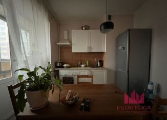 Сдаю 1-ком. квартиру, 45 м2, Люберцы, улица Камова, 9к2