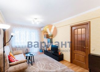 Продается четырехкомнатная квартира, 61 м2, Омск, улица Масленникова, 9В