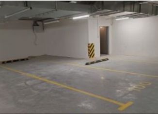 Сдается машиноместо, 30 м2, Обнинск, улица Славского, 12