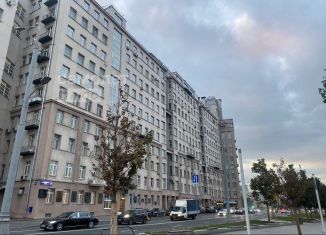 Продажа 3-комнатной квартиры, 57.8 м2, Москва, улица Серафимовича, 2, метро Александровский сад