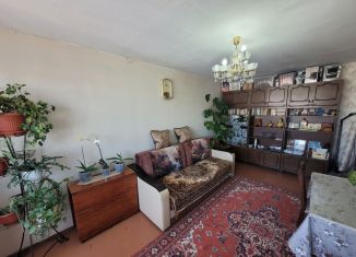 Продам 3-ком. квартиру, 60 м2, Зверево, улица Обухова, 43А