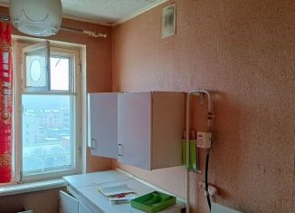 Продаю 4-комнатную квартиру, 61 м2, Омск, улица Котельникова, 2