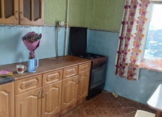 Сдаю 2-комнатную квартиру, 50 м2, Альметьевск, улица Герцена, 82