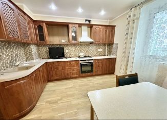 Сдам в аренду 2-ком. квартиру, 70 м2, Казань, улица Салиха Батыева, 17