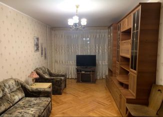 Продаю 3-ком. квартиру, 60 м2, Азов, Московская улица, 11