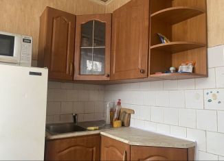 Трехкомнатная квартира в аренду, 45 м2, Электросталь, улица Победы, 18к2