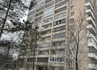 3-ком. квартира в аренду, 75 м2, Санкт-Петербург, улица Жака Дюкло, 14, метро Политехническая