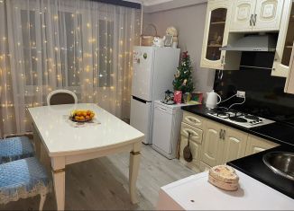 Сдается 2-ком. квартира, 75 м2, Каспийск, улица Магомедали Магомеджановa, 18к1