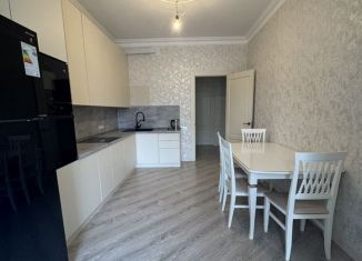 Сдам в аренду 3-ком. квартиру, 90 м2, Каспийск, проспект Акулиничева, 5