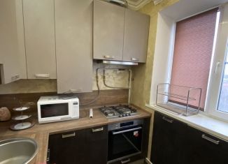 Сдам в аренду 2-ком. квартиру, 52 м2, Ростов-на-Дону, Российская улица, 48