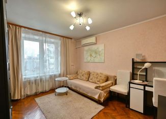 Продажа 2-комнатной квартиры, 39 м2, Москва, Ельнинская улица, 19