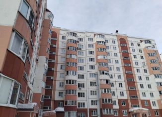 Продам 1-ком. квартиру, 34 м2, Барнаул, Октябрьский район, улица Глушкова, 2