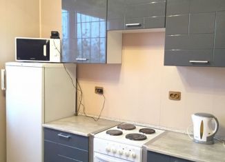 Сдам в аренду 2-комнатную квартиру, 65 м2, Москва, улица Твардовского, 9к1